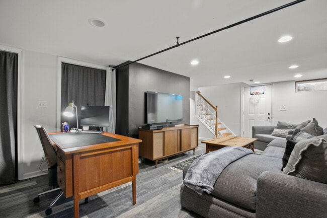 Building Photo - 37 Harmon St