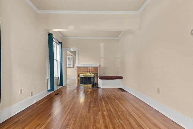 Building Photo - Bright 2 bed, 1 bath in fantastic SE locat...