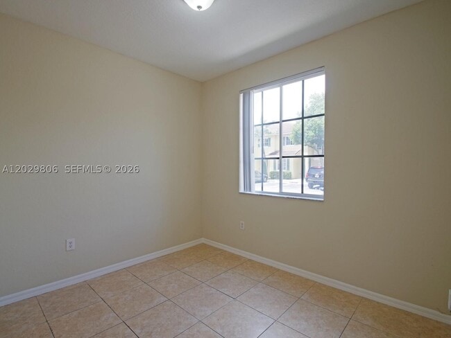 Building Photo - 1904 SW 60th Ave