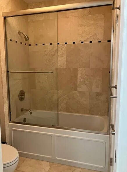 Building Photo - 49 Showers Dr
