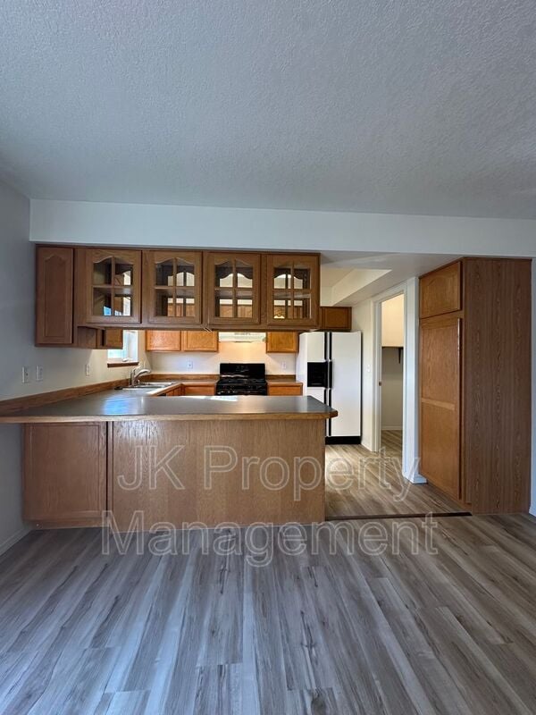 Building Photo - 608 Swan Ct