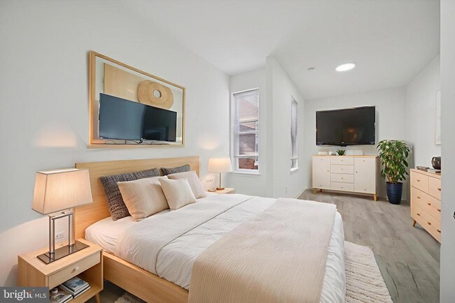 Building Photo - 705 S 60th St