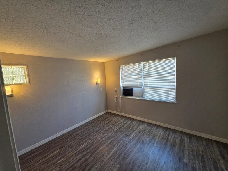 Building Photo - 13315 Neptune Dr