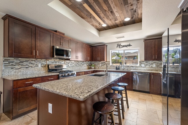 Building Photo - 57731 San Tropeze Dr