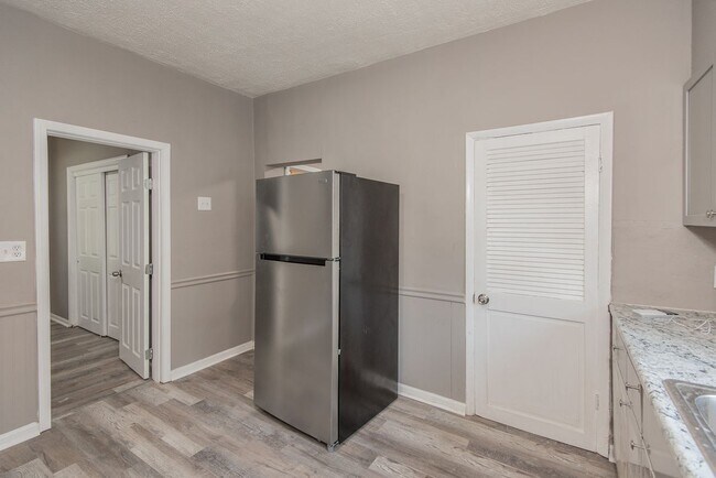 Building Photo - 8819 North Ave