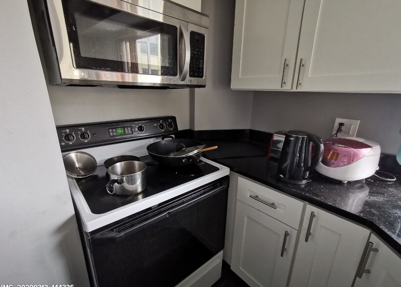 Building Photo - 230 Brookline St