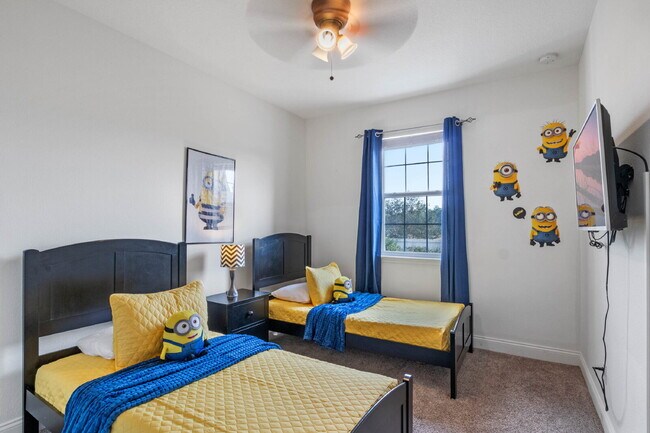 Building Photo - Welcome home to this gorgeous 4 bed 4 bath pool home!