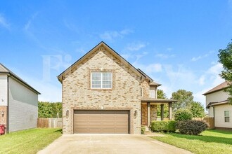 Building Photo - 758 Cavalier Dr