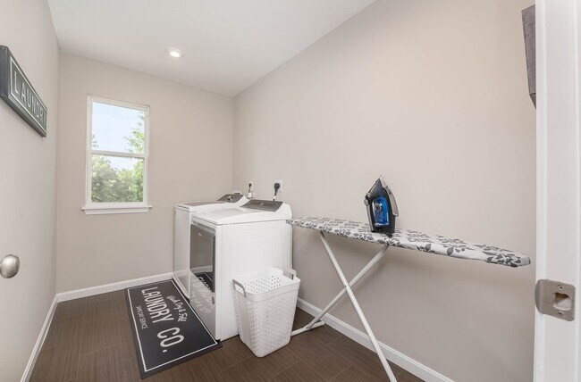 Building Photo - Fully furnished brand new construction. Luxury in HOA with pool