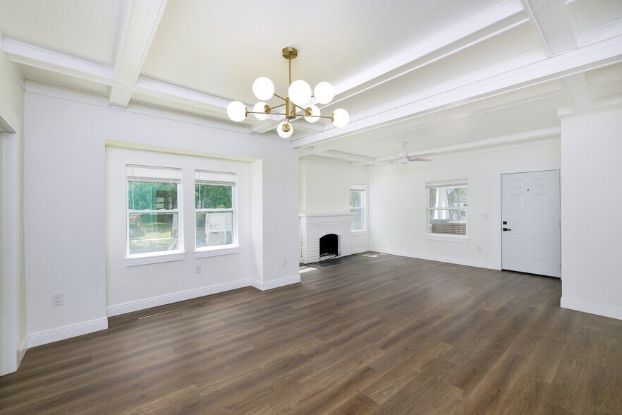 Building Photo - 644 6th Ave N