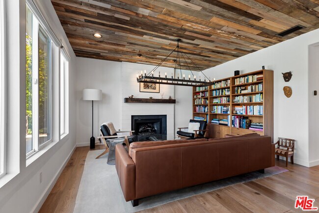 Building Photo - 23477 Palm Dr