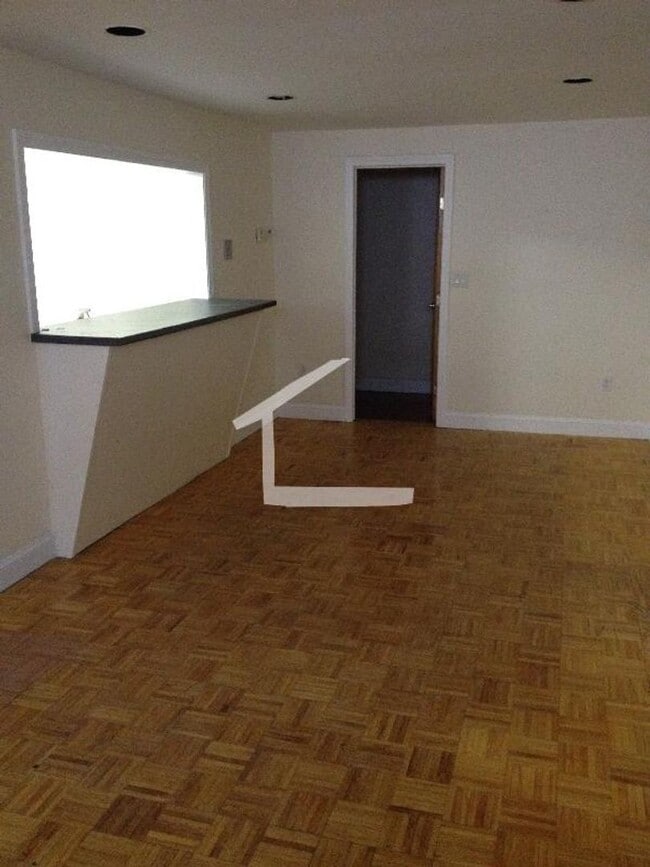 Building Photo - No Brokers Fee Conve nient Brookline Location.Eat-in Kitchen, Laundry on a Site