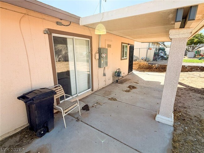 Building Photo - 1312 E Brooks Ave