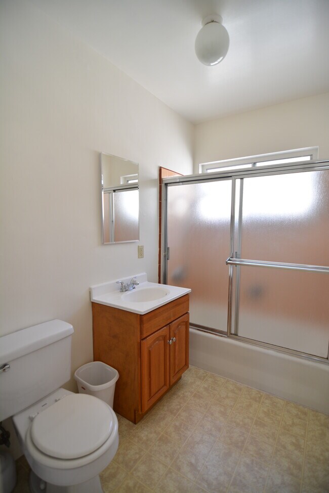 Building Photo - 1001 Hill St