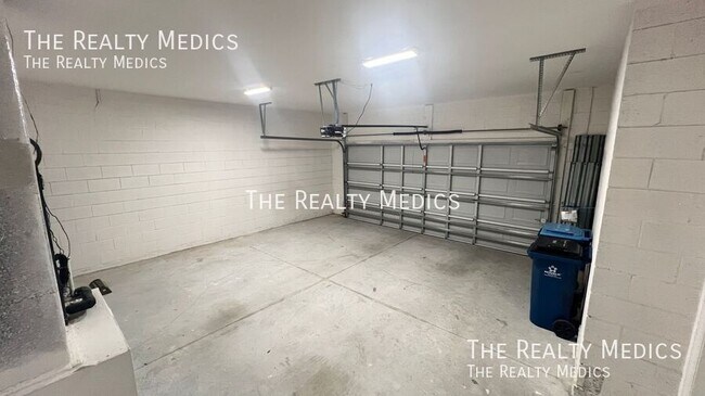 Building Photo - 2640 Dennis Ave SE