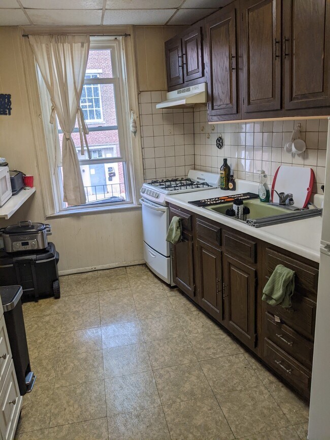 Kitchen - 2 Grant St