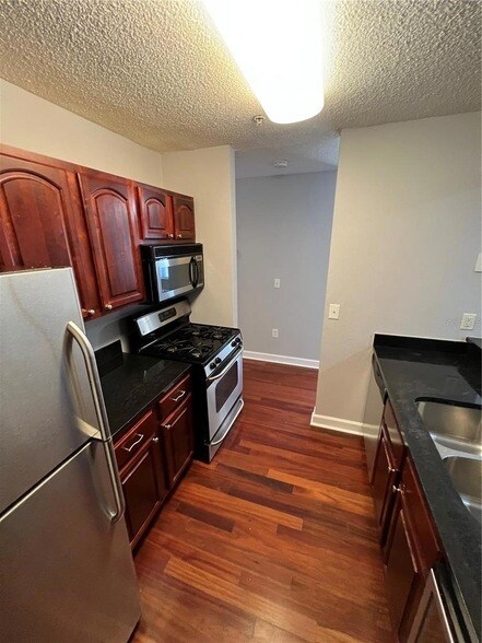 Building Photo - 2035 Dixie Belle Dr