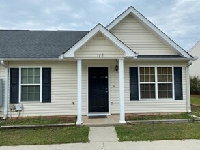 Building Photo - 128 Photinia Dr