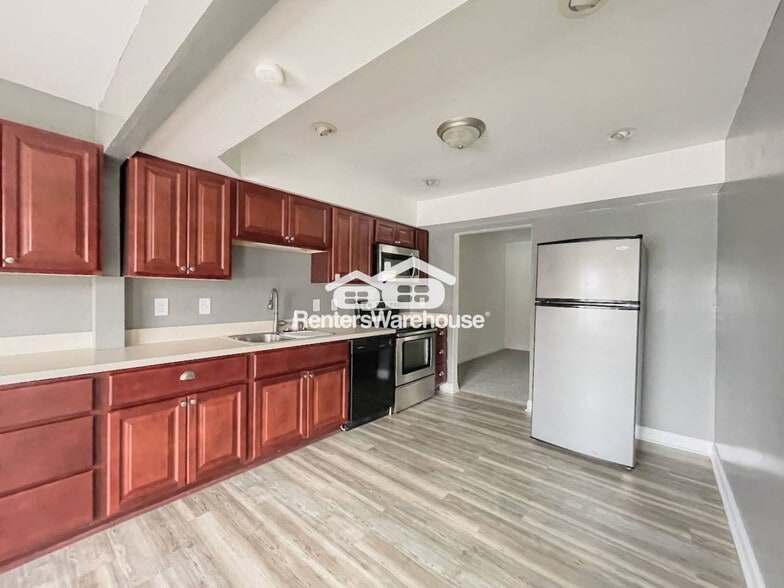 Building Photo - 121 Charles Parish Dr