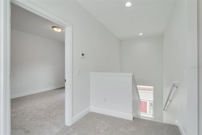 Building Photo - 1933 W Chestnut St