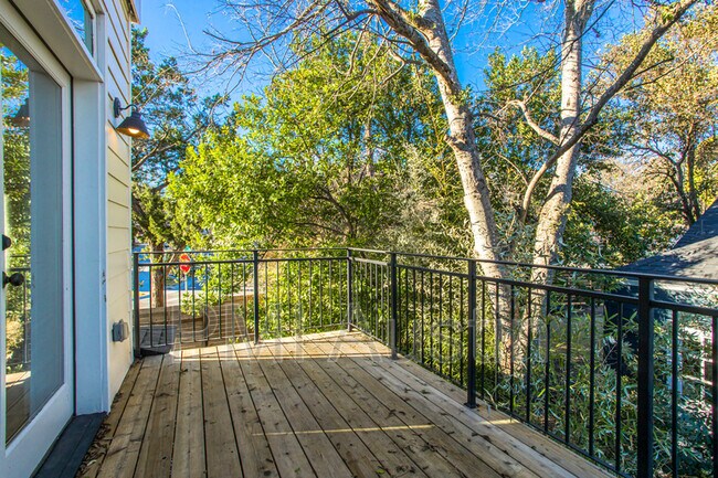 Building Photo - 2003 Newning Ave