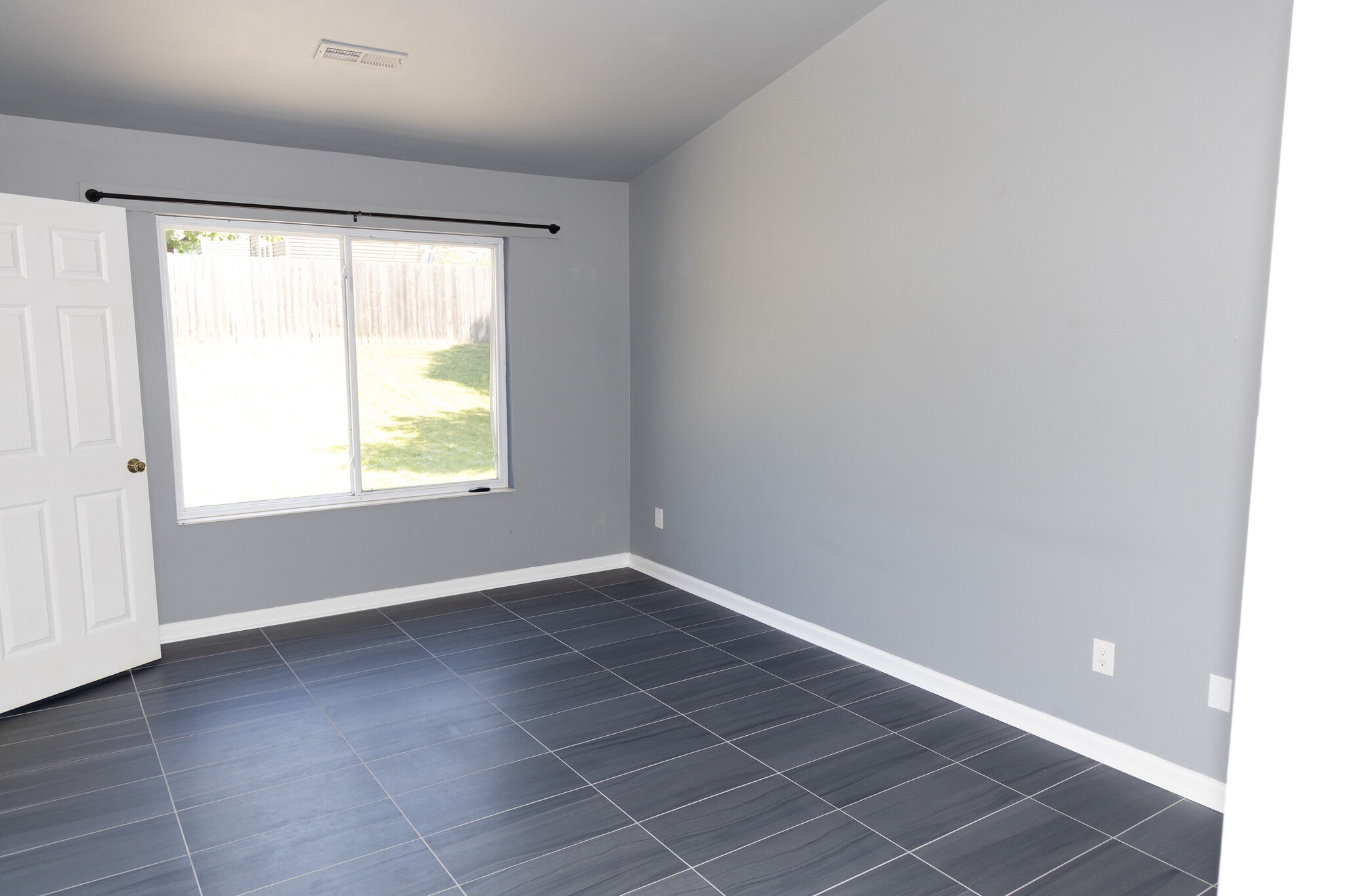 Building Photo - 1671 Glenn Abbey Dr