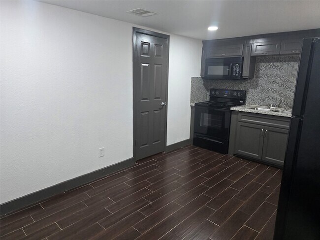 Building Photo - 1501 Asbury St