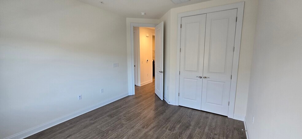 Building Photo - 1722 Old Brick Rd