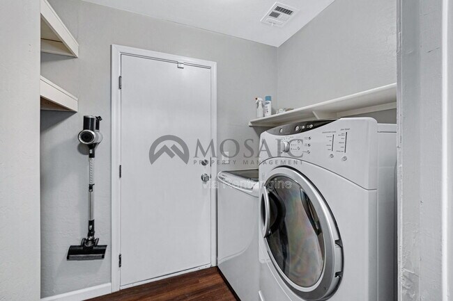 Building Photo - 5626 S 21st Pl
