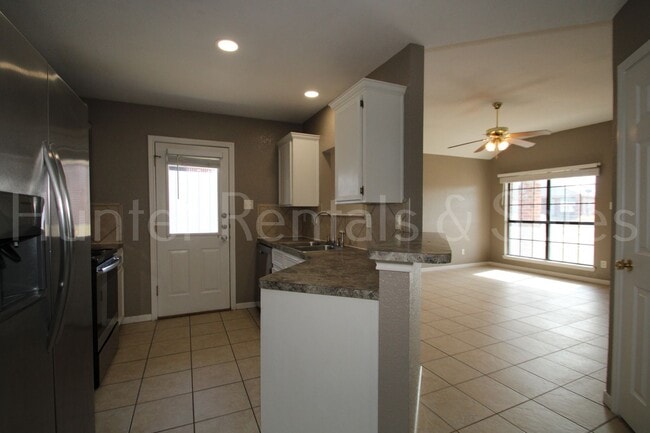 Building Photo - Quiet Area with No Backyard Neighbors