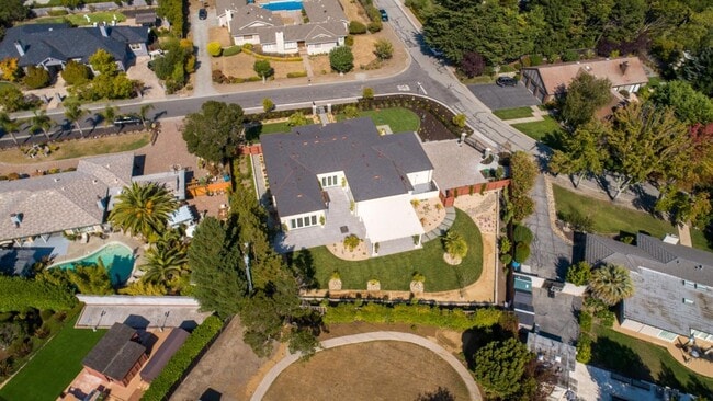 Building Photo - 1505 Wedgewood Dr