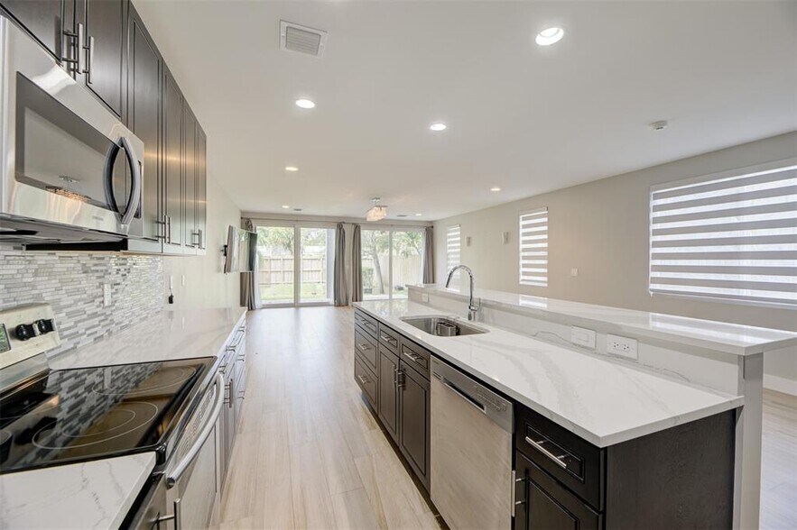 Building Photo - 619 SW 17th St