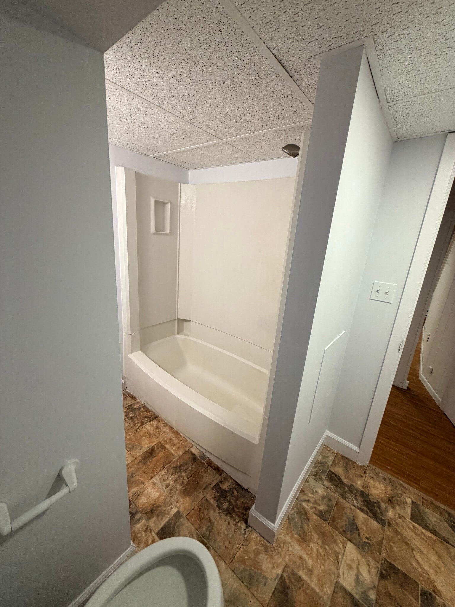 Building Photo - 528 King St