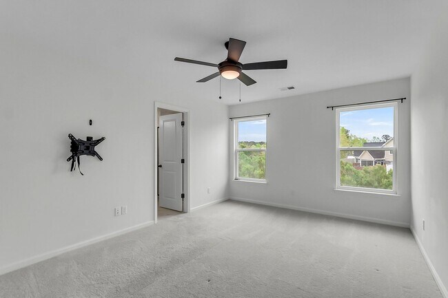 Building Photo - Move-In Ready Home in the Heart of Goose Creek