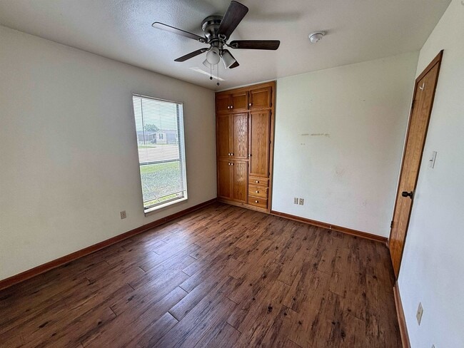 Building Photo - 1855 N Tallowood Dr