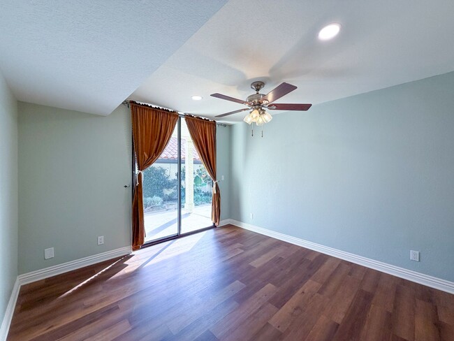 Building Photo - 2262 Martinique Ln