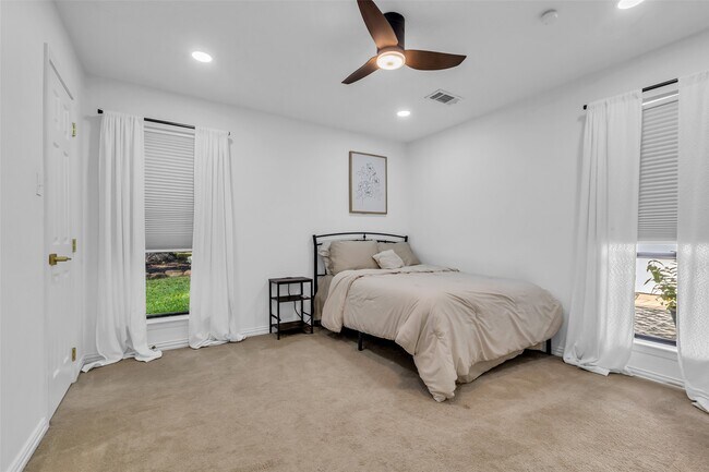 Building Photo - 1710 Hill Top Ln