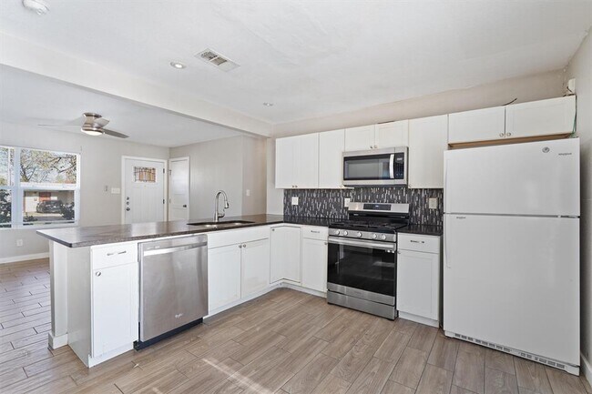 Building Photo - 4707 Little Hill Cir