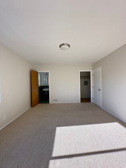 Building Photo - 2598 24th Ave