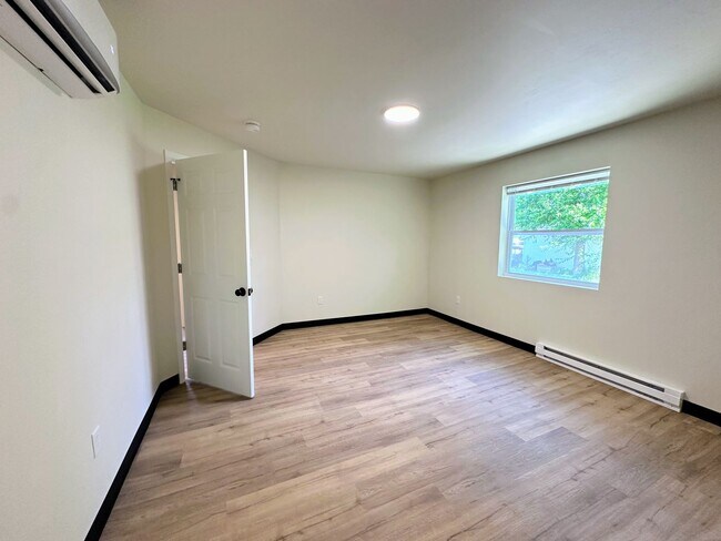Building Photo - 1201-1203 Atrium Ct