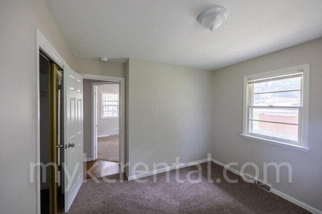Building Photo - 9108 W 95th St