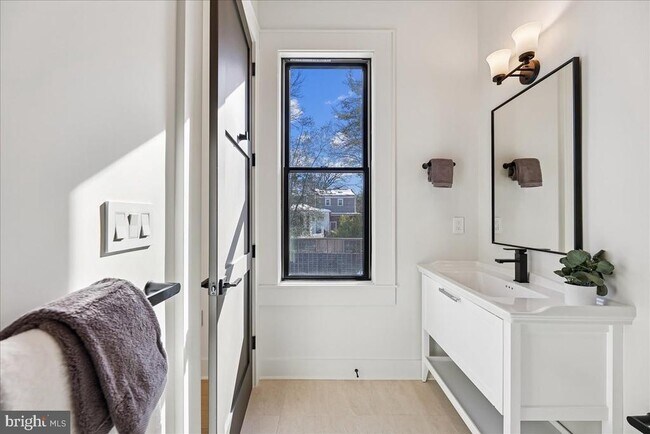 Building Photo - 4428 Albemarle St NW