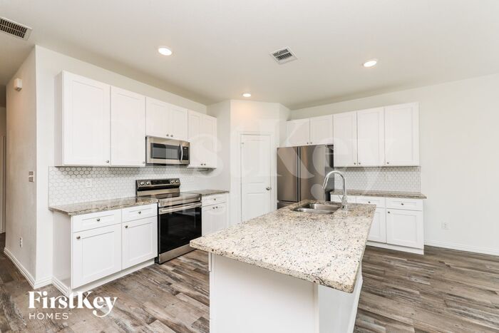 Building Photo - 7332 Parkside Pl Dr