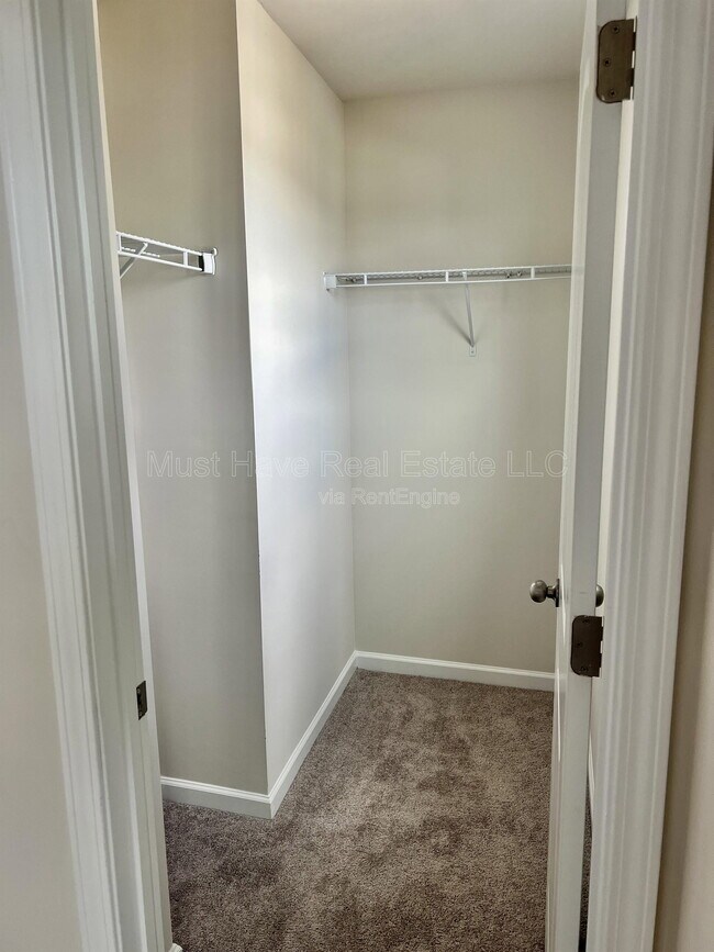 Building Photo - 1459 Cannan Mountain Dr