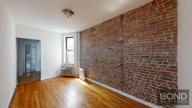 Primary Photo - 322 E 89th St