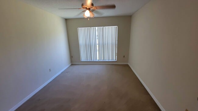 Building Photo - 611 W Oak Terrace Dr
