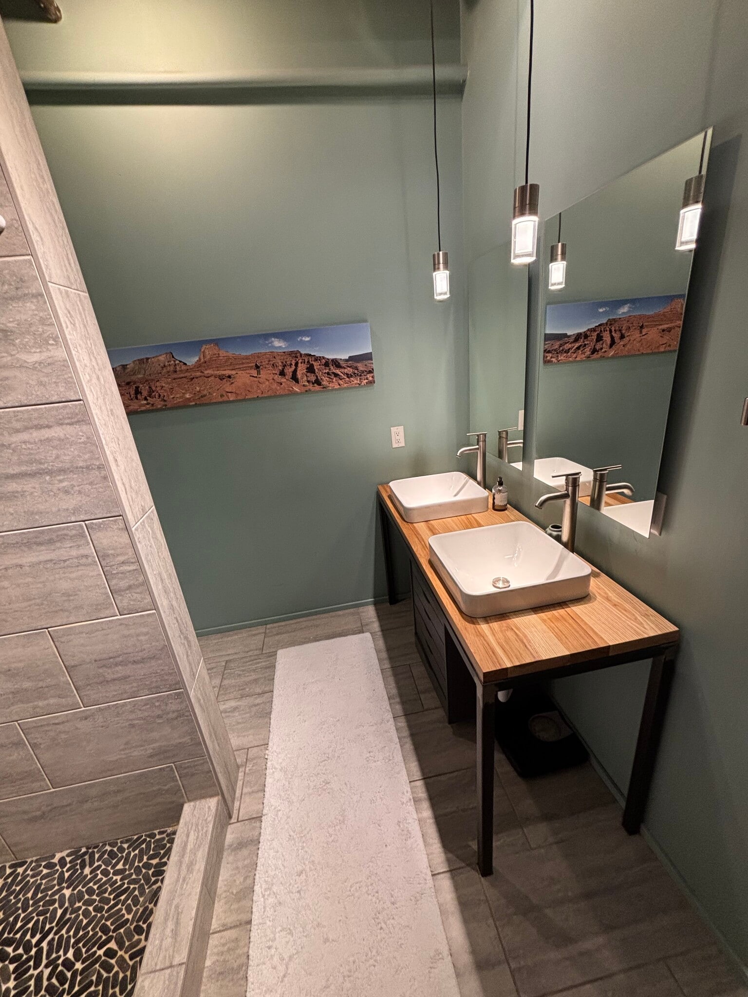 Full Bath - 319 SW 5th St