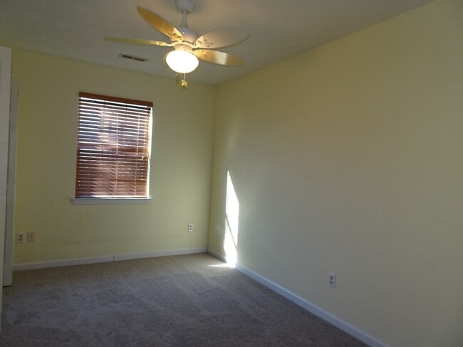 Building Photo - Single Family Ranch in Fawn Lake Newport N...