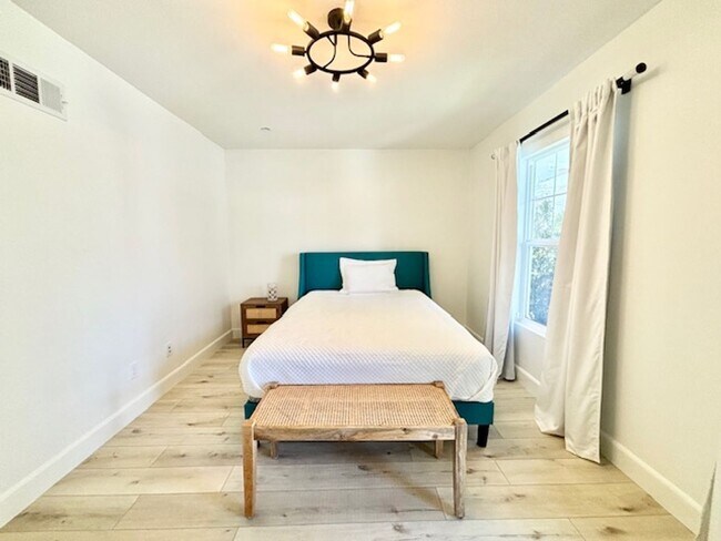 Building Photo - 4 Bedroom + 3.5 Bathroom Townhome | The Westerlies | Unfurnished