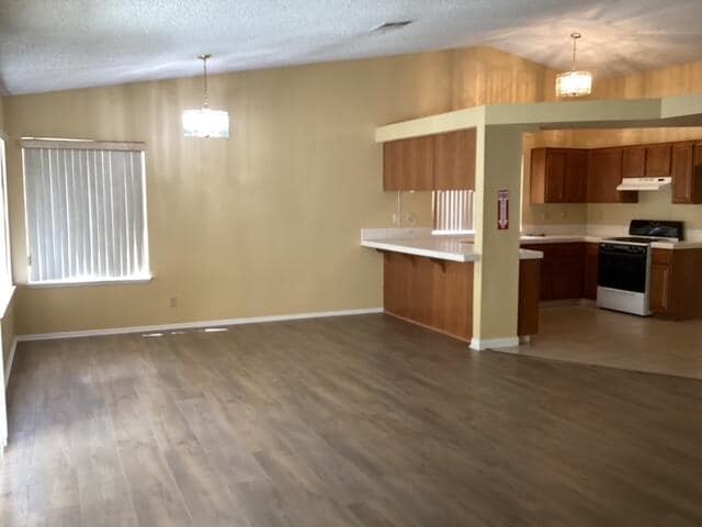 Building Photo - 4660 Grandview Dr